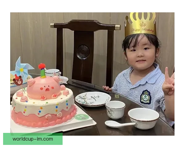 李月汝社媒晒照庆生 小宝生日快乐被爱温暖环绕为自己干杯